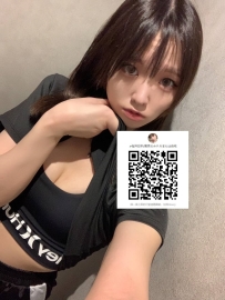 一歩部屋に入ると、スラっとしたスタイルに目を奪われました。26歳の彼女は成熟した雰