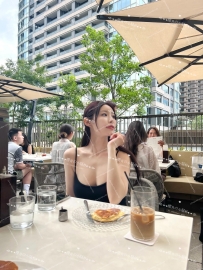 名前：鳳 麗華（おおとり れいか） 国籍：日本🇯🇵 体型：168cm・52kg・Eカップ 年齢