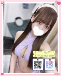 可愛系巨乳女孩，笑容甜美、個性撒嬌。天然柔軟的F杯，讓人一眼就忍不住想抱緊，貼心